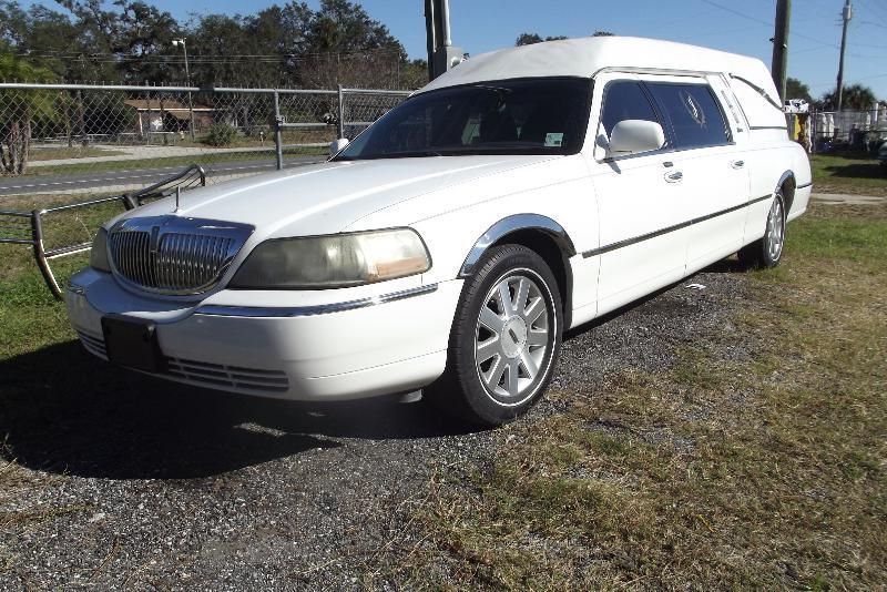 2001 Lincoln Town Car Hearse – EXCELLENT CONDITION