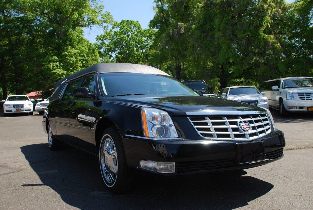 2010 Cadillac DTS Black – drives excellent