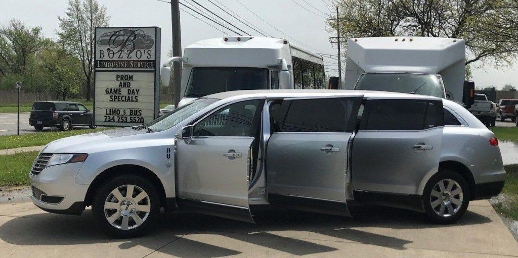 2017 Lincoln MKT Limousine in GREAT CONDITION