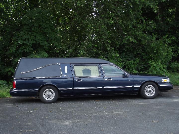 1997 Lincoln Town Car Hearse in Excellent Condition