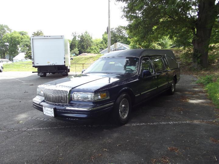 1997 Lincoln Town Car Hearse in Excellent Condition